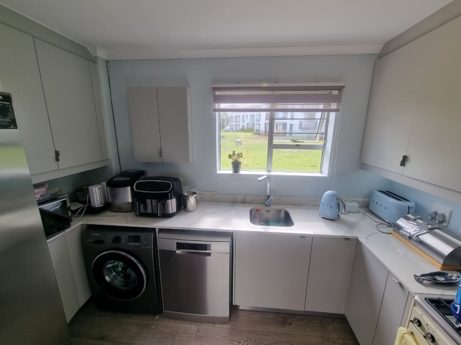 To Let 2 Bedroom Property for Rent in Big Bay Western Cape